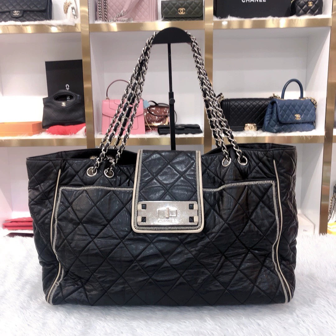 221124-77 Auth CHANEL Black 2.55 large shoulder bag