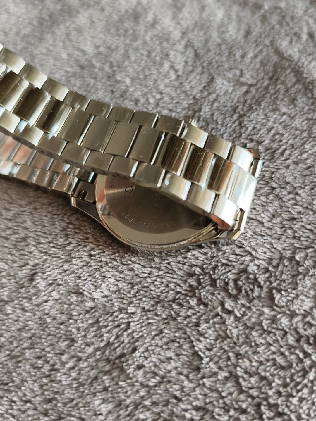 020426-watch-11 Gucci Personally idle bee