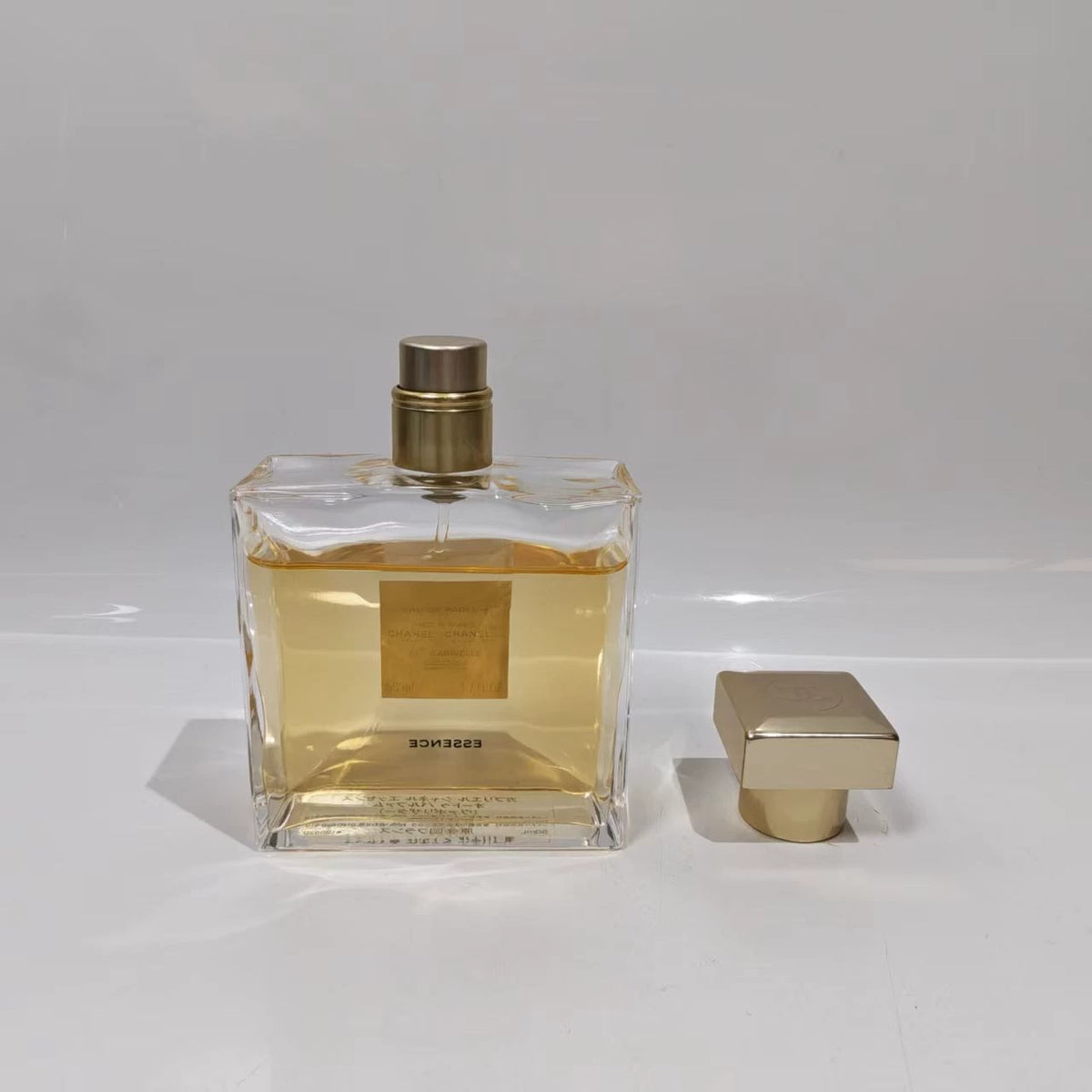 020926-290 Chanel Gabrielle nature