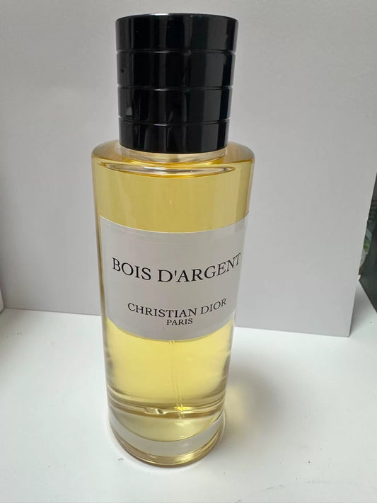 041026-15 Benefits from counter Parfum