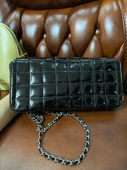 221124-23 Auth patent leather Chanel handbag