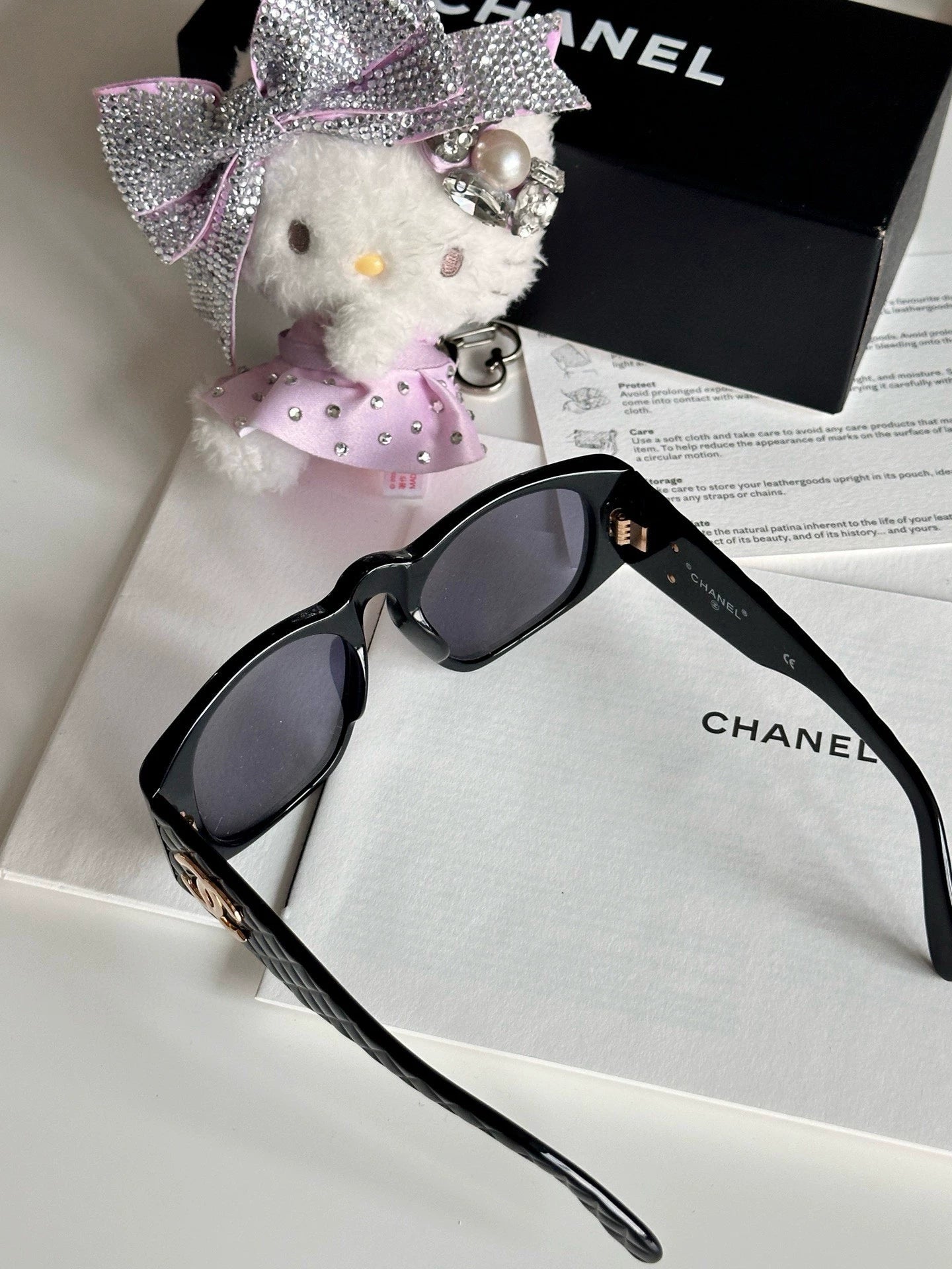 140126-94 Chanel Sunglasses black