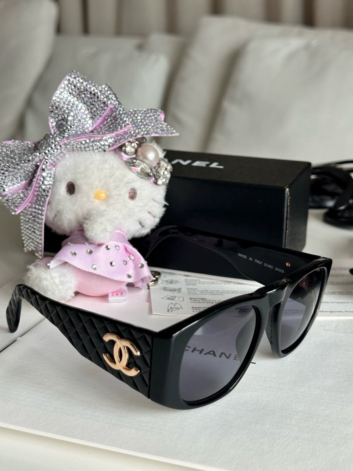 140126-94 Chanel Sunglasses black
