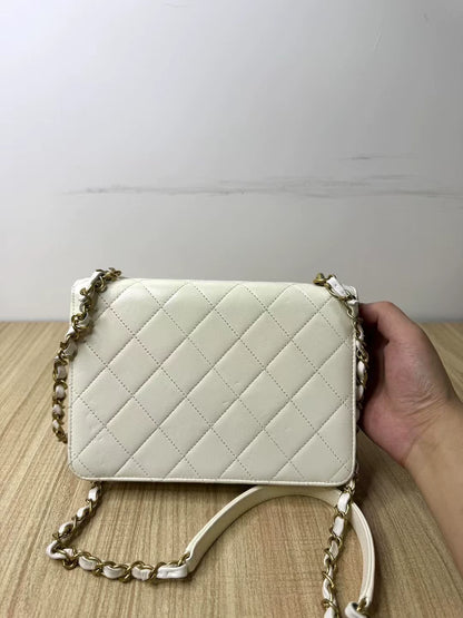 150626-bag-57 Chanel 21k square button handbag