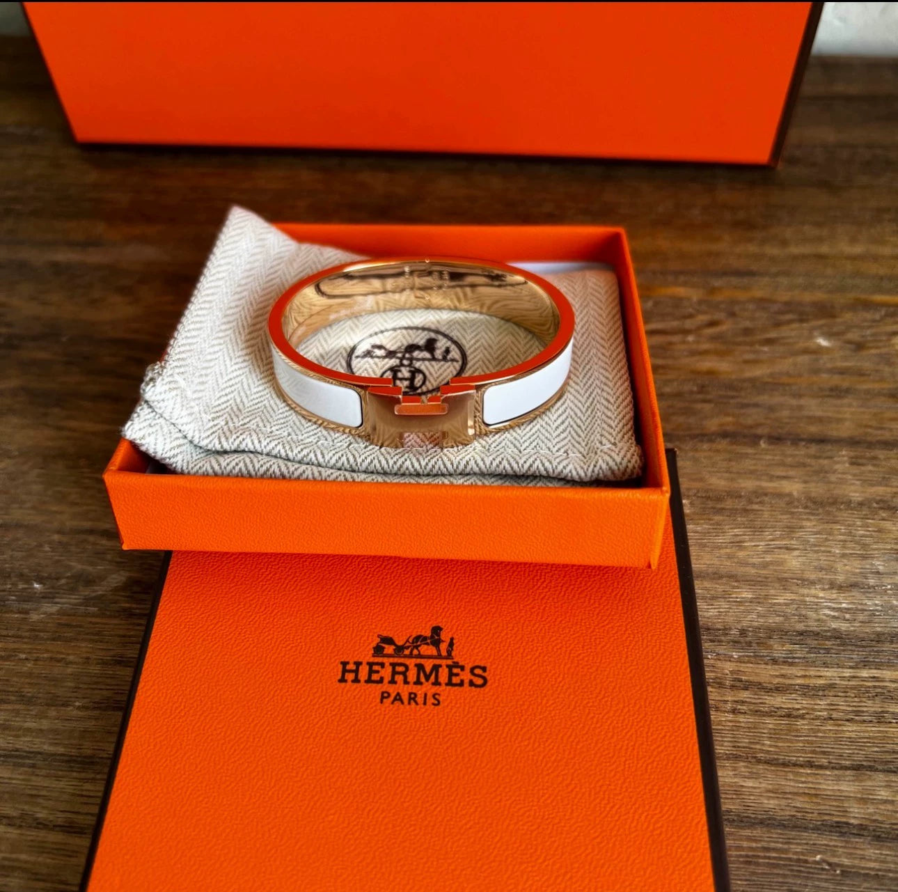 071024-14 Hermes white enamel gold bracelet Clic HH (GM)