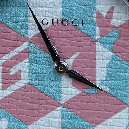 291024-8 Gucci women's watch with box