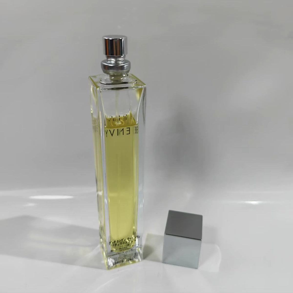 020926-318 Gucci Huang Jealousy