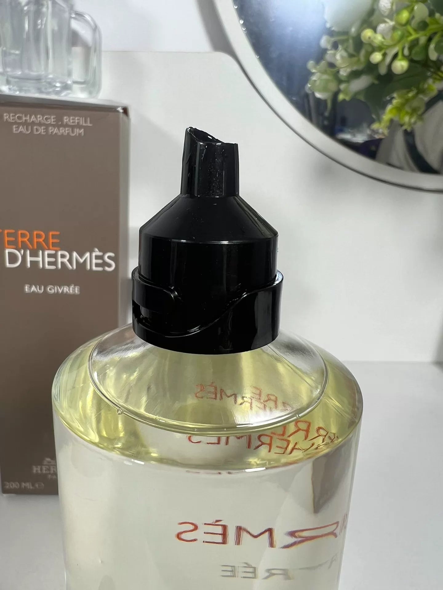 270726-145 Hermès Frosted Earth Refill Perfume 200ml 6.8 oz