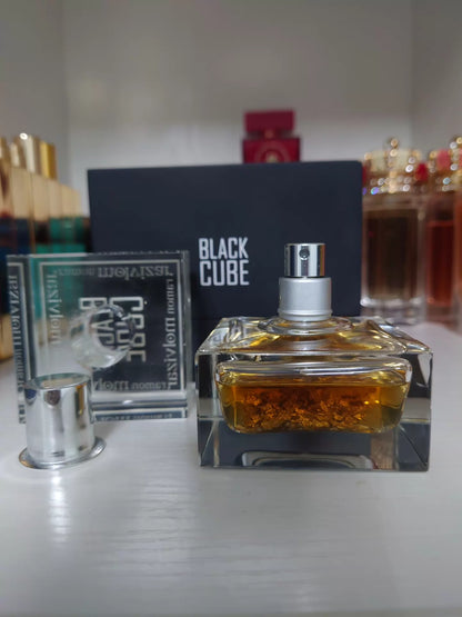 110826-136 ramon molvizar limited Perfume