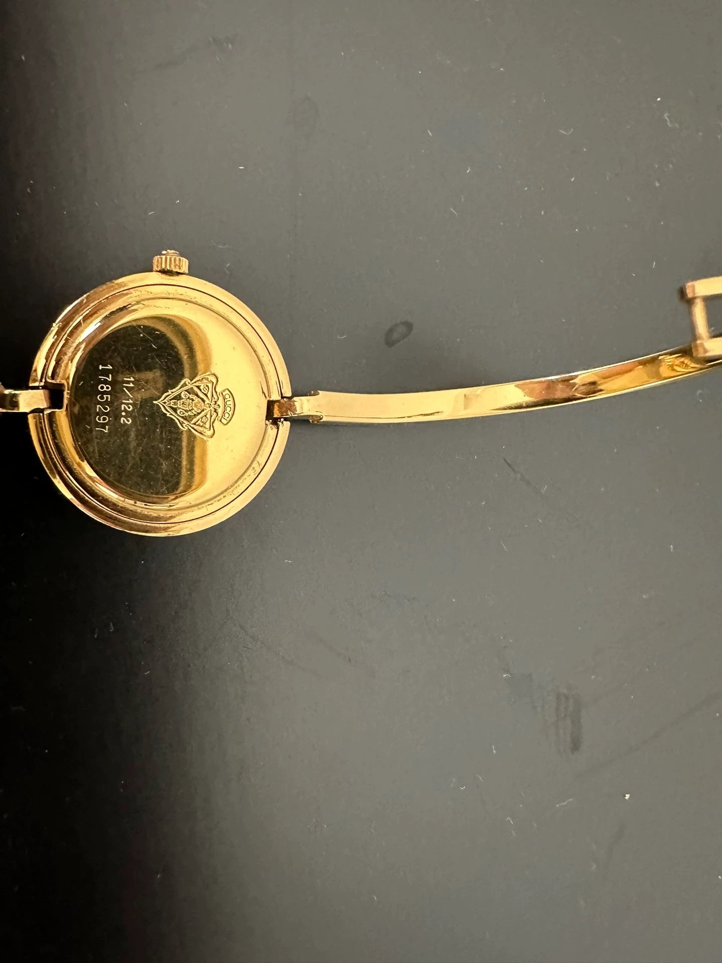 100926-98 Gucci vintage watch