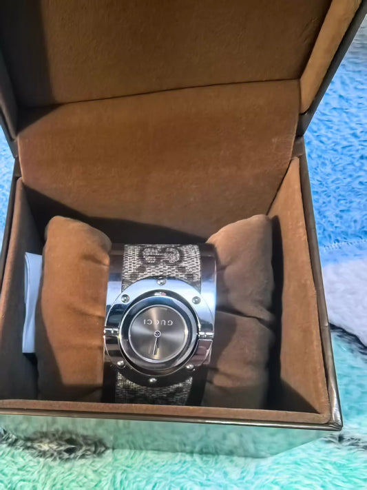 020426-watch-85 Gucci watch with box