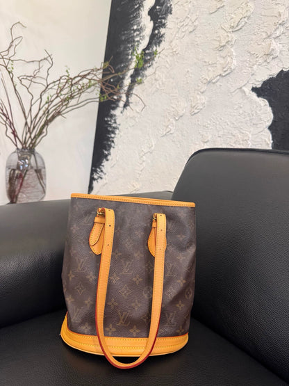 150626-bag-81 Louis Vuitton LV small suet tote bag