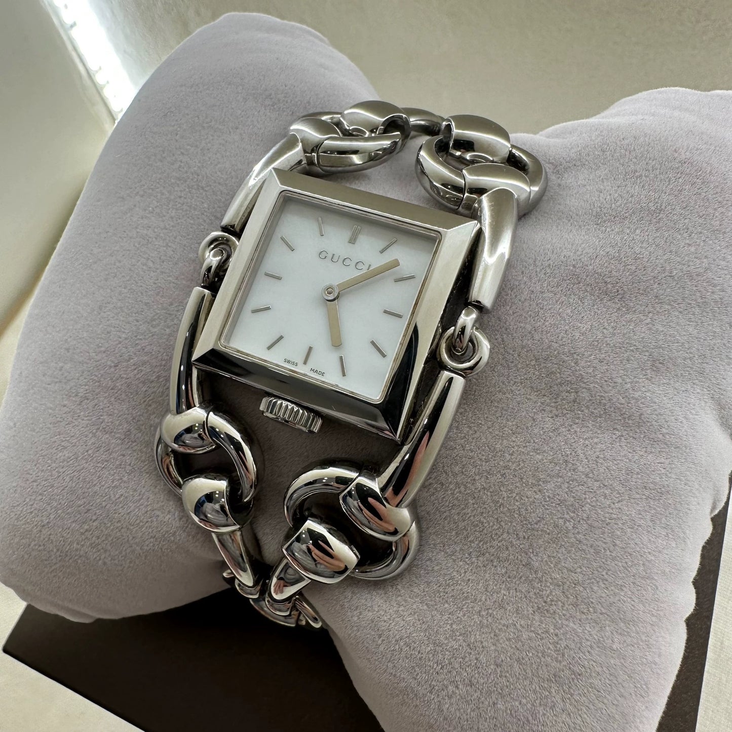 291024-79 GUCCI Fashion quartz watch