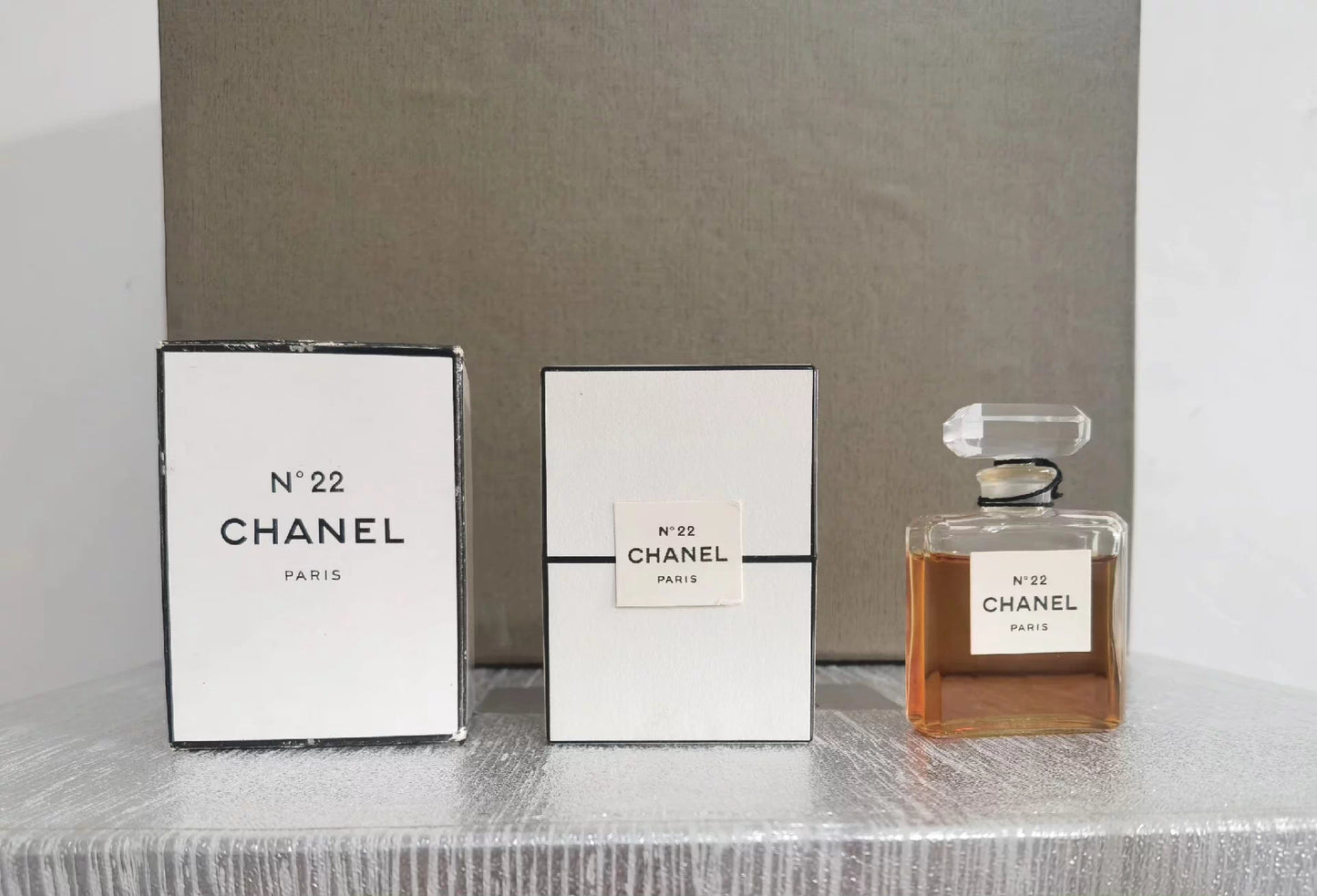 011225-11 Chanel No 22