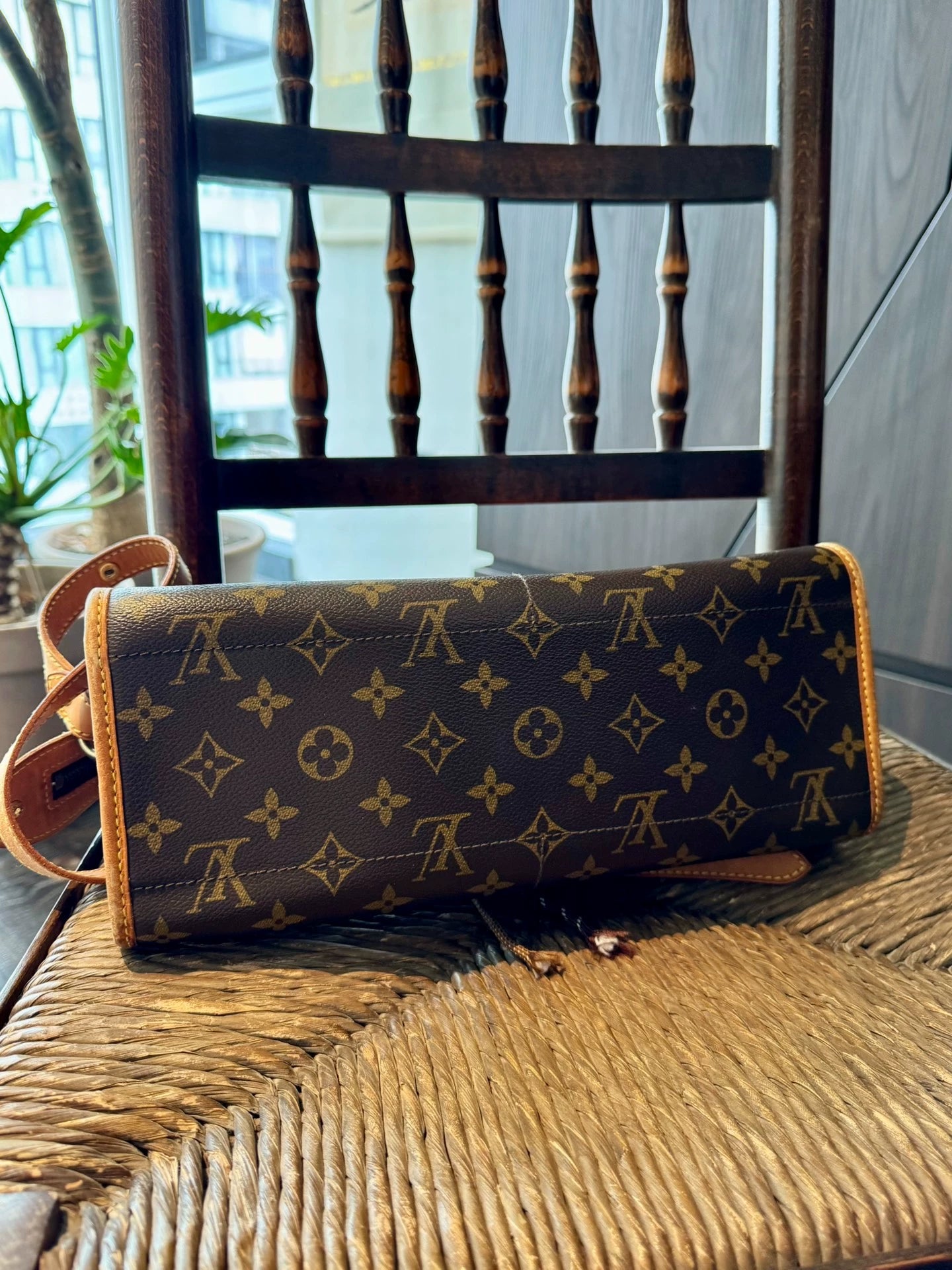 150626-bag-43 Simple luxurious LV handbag