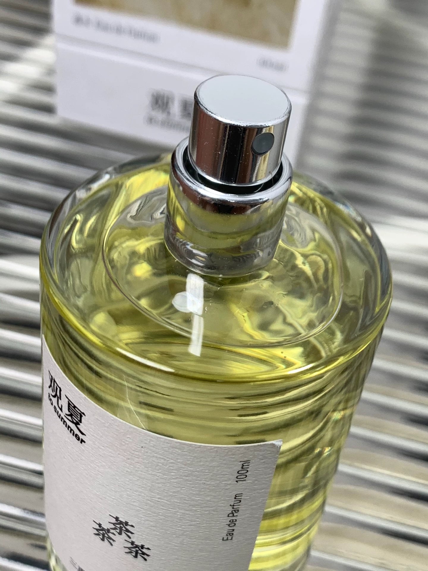 280726-52 There is box 100ml 3.4 oz