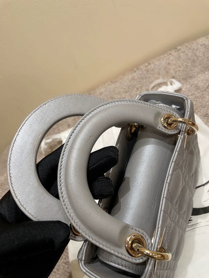 150626-bag-9 Dior three-panel pearlescent gray handbag