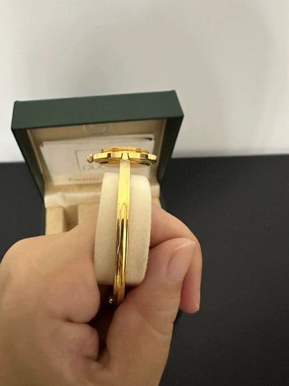 100926-98 Gucci vintage watch