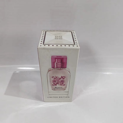 020926-91 Givenchy blooming flowers