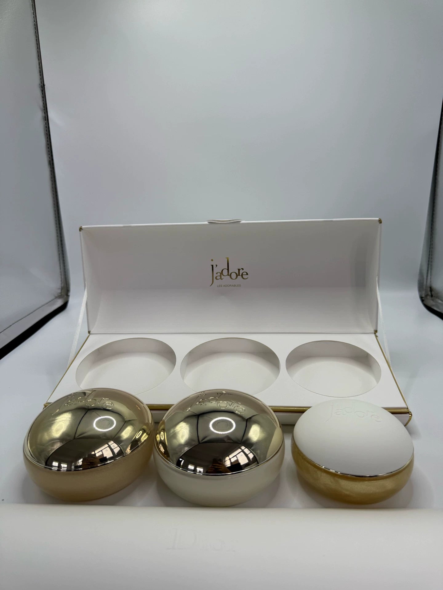 030926-119 Dior True Gold Luxurious