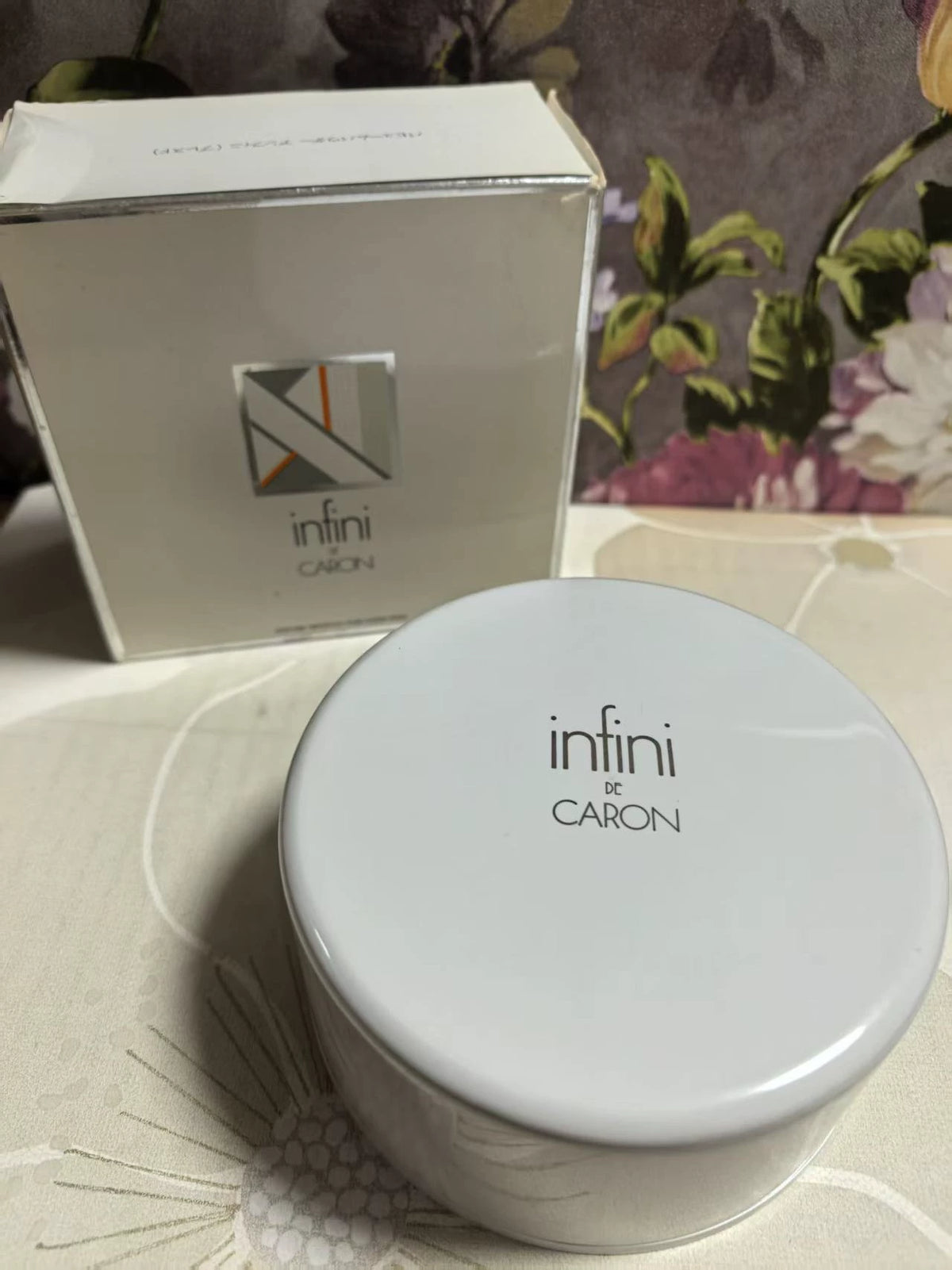 071026-10 Caron Infini Body Powder