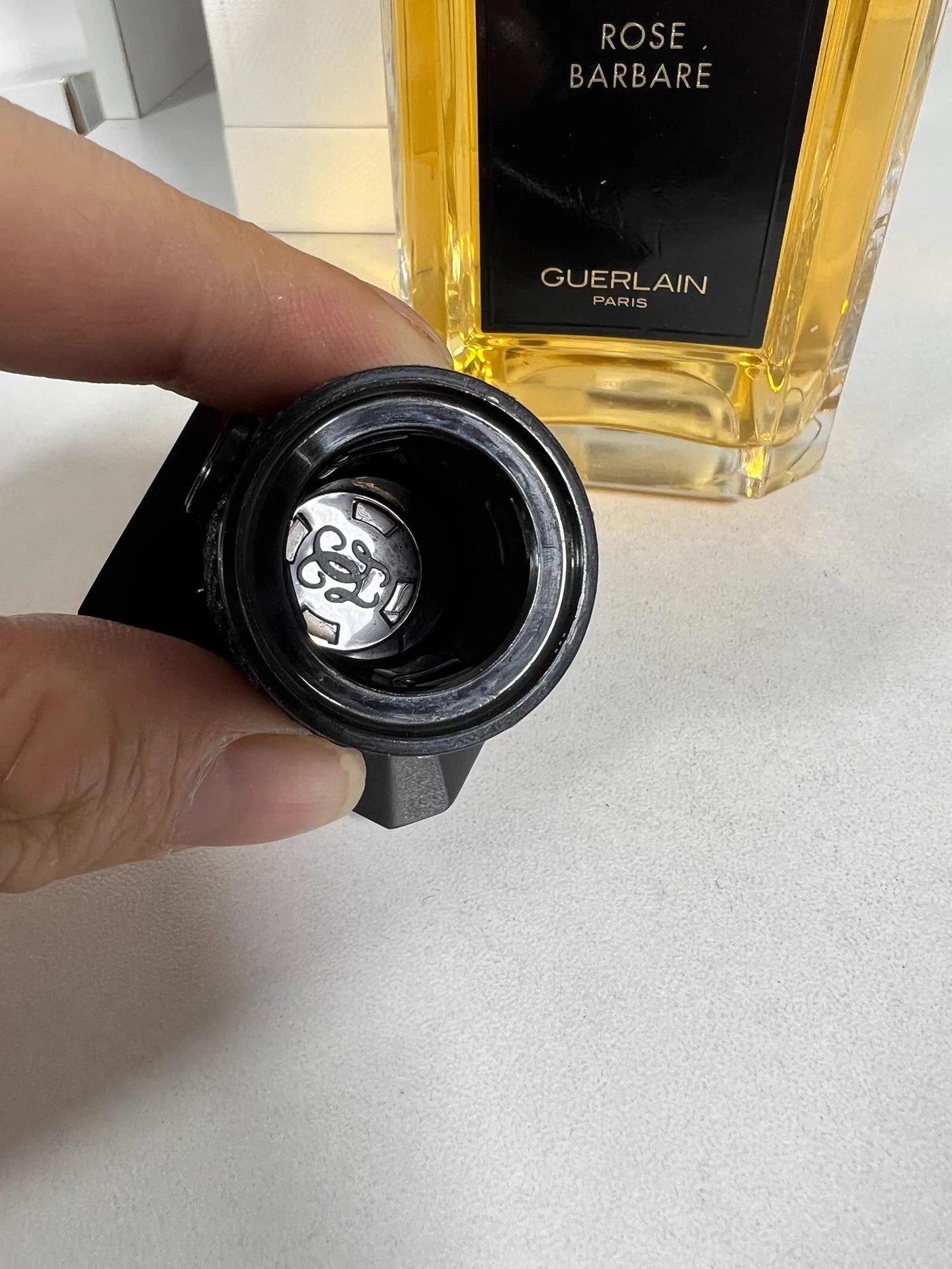 220226-4 Guerlain Art Salon Rose Barbare 200ml 6.8 oz