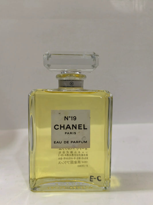 050325-97 Chanel No. 19 100ml 3.4 oz Eau de Parfum edp