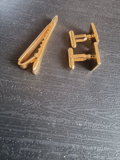 241025-77 Christian Dior Tie clip and button