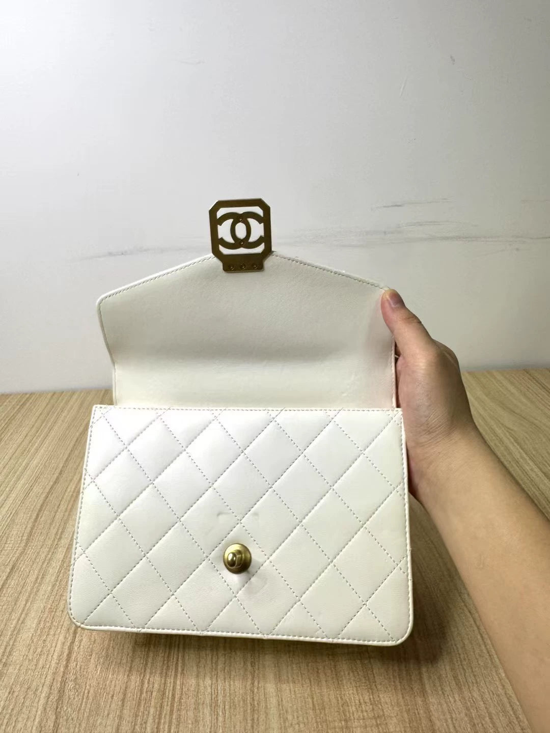 150626-bag-57 Chanel 21k square button handbag