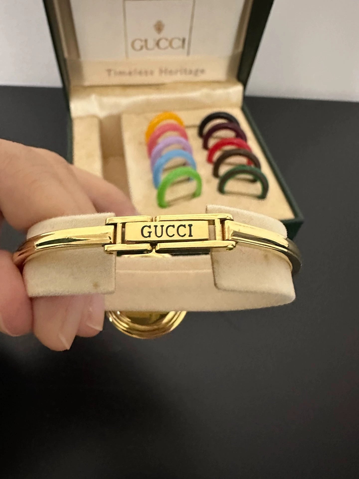 100926-98 Gucci vintage watch