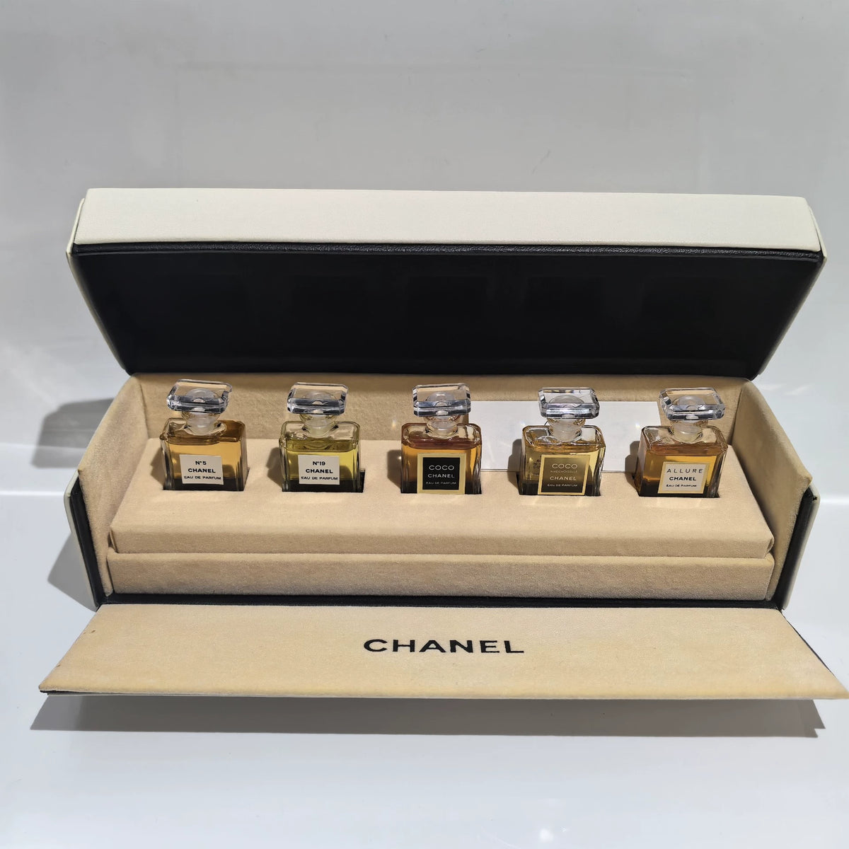 020926-221 Chanel set 3. 5ml 0.2 oz