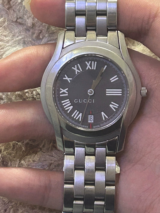020426-watch-93 Gucci quartz watch is