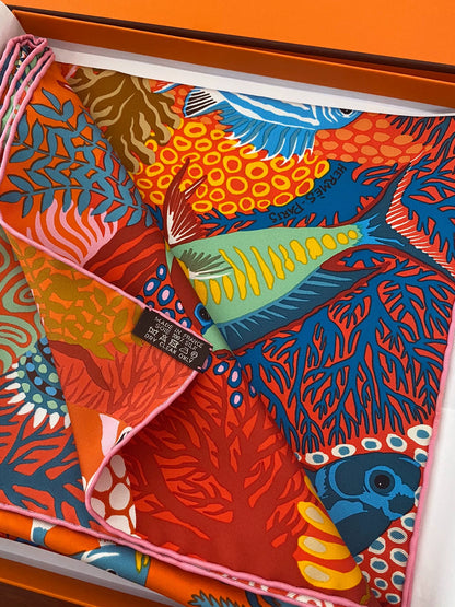 160826-scarf-1 Hermès Genuine silk scarf 90 x 90 cm