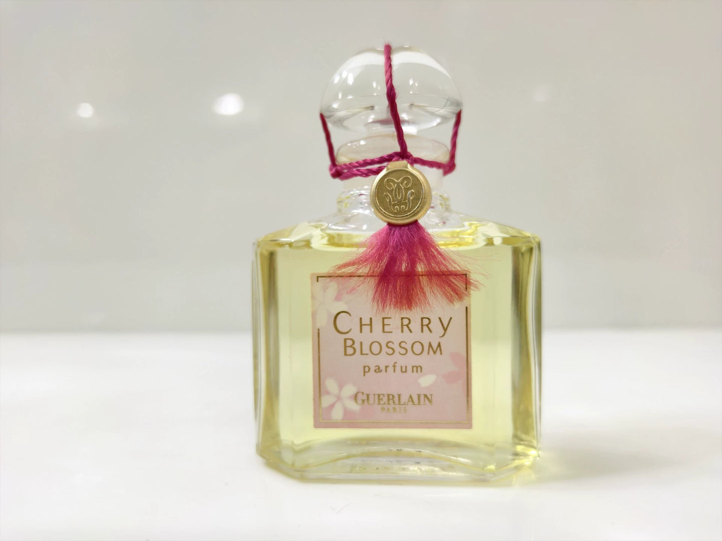 220426-29 Guerlain Sakura Essence 30ml 1 oz