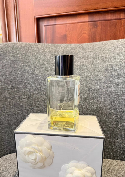 100626-27 Chanel sycamore shadow wood 200ml 6.8 oz