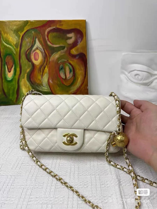 150626-bag-82 Chanel white gold ball handbag