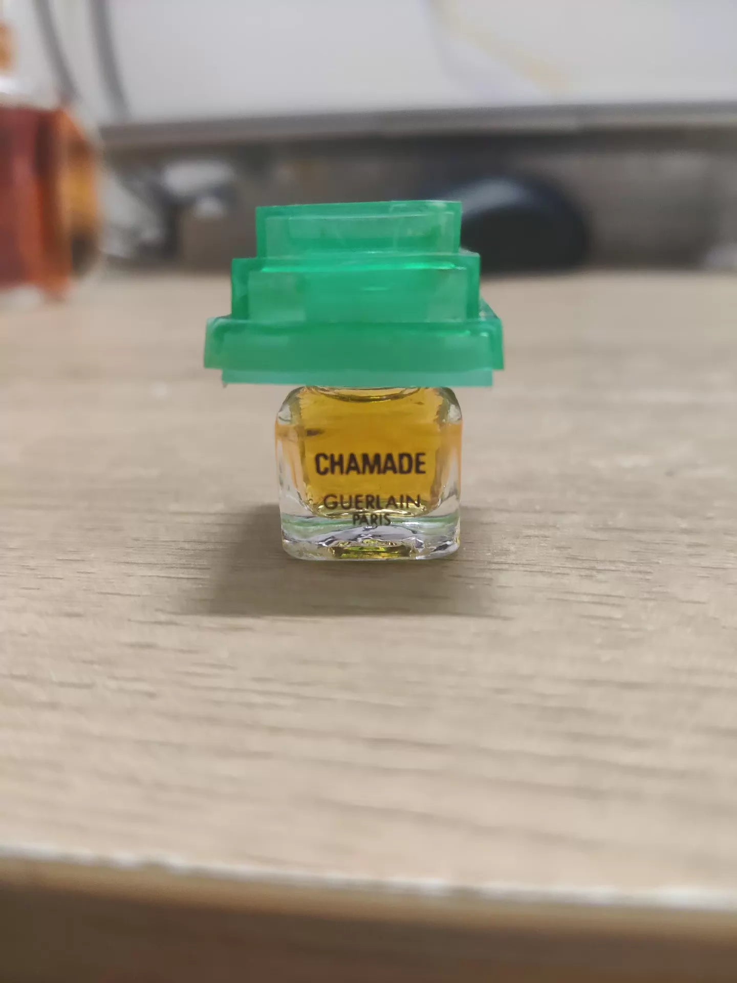 190426-10 Guerlain Drum of 1ml 0 oz