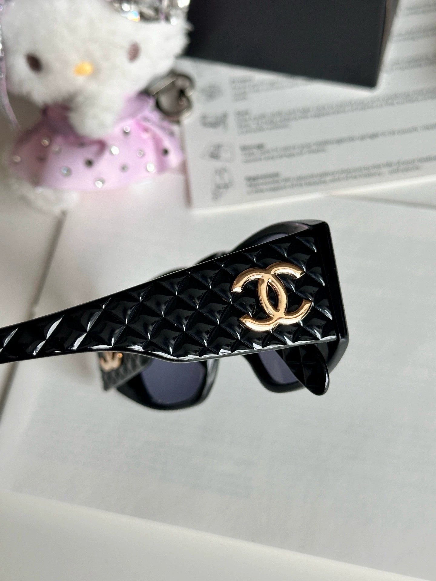 140126-94 Chanel Sunglasses black