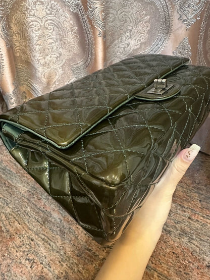 221124-38 Chanel 2.55 Middle is olive green handbag bag