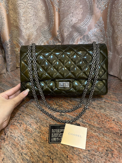 221124-38 Chanel 2.55 Middle is olive green handbag bag