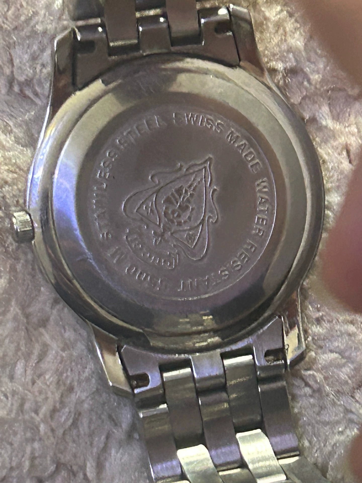 020426-watch-93 Gucci quartz watch is