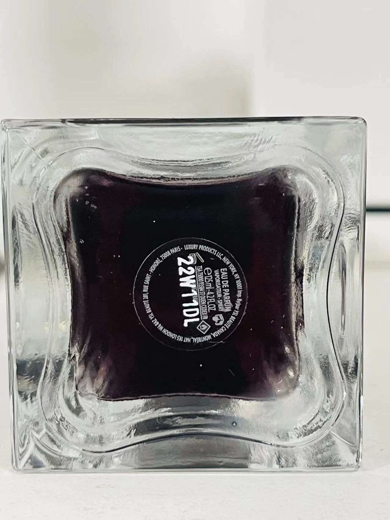 260526-15 Yves Saint Laurent hat 125ml 4.2 oz