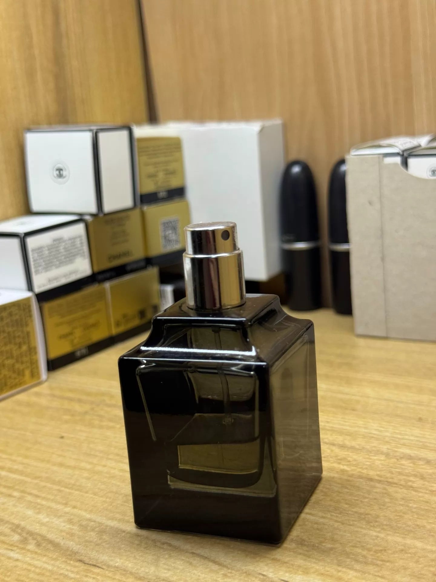 050726-6 Tom Ford Precious Oud remaining Parfum 30ml 1 oz