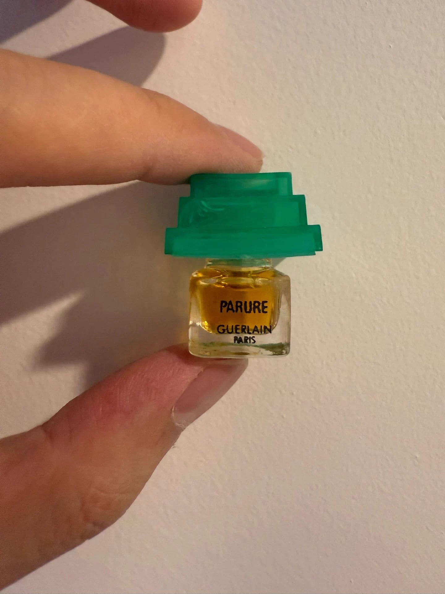 030226-14 Guerlain Dress Pagoda Cap PARURE 1ml Parfum