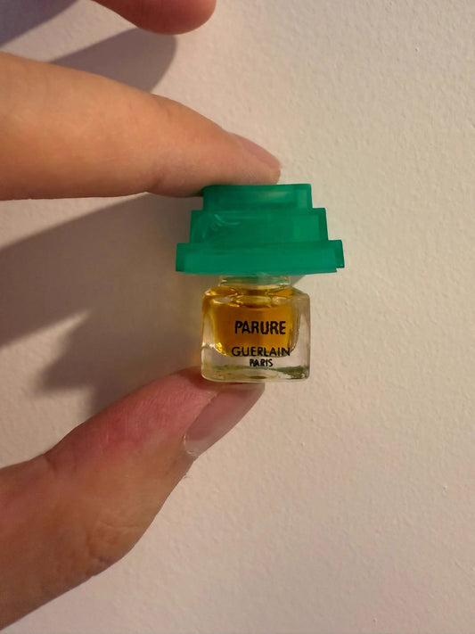030226-14 Guerlain Dress Pagoda Cap PARURE 1ml Parfum