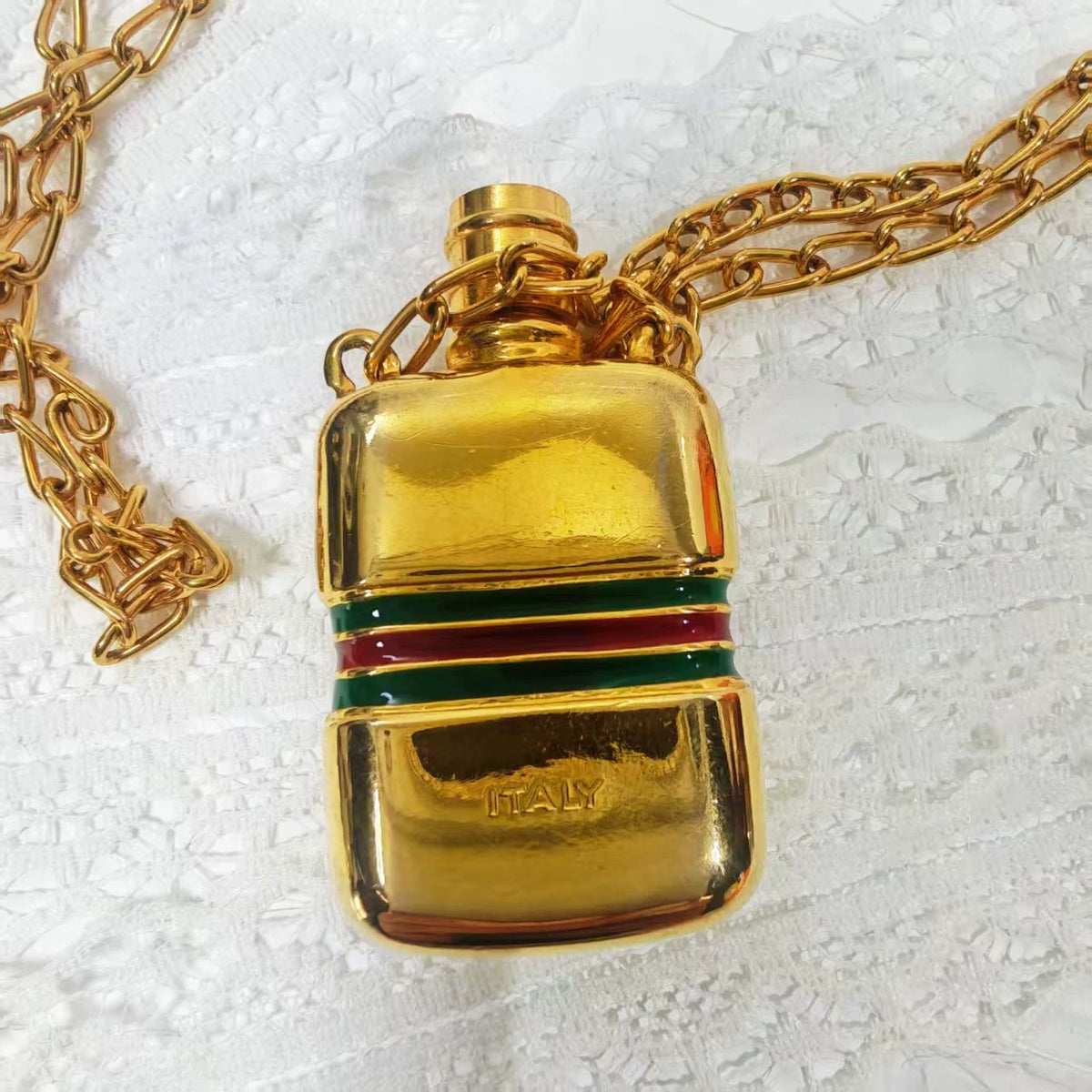 020926-354 Gucci bottle necklace gold Perfume