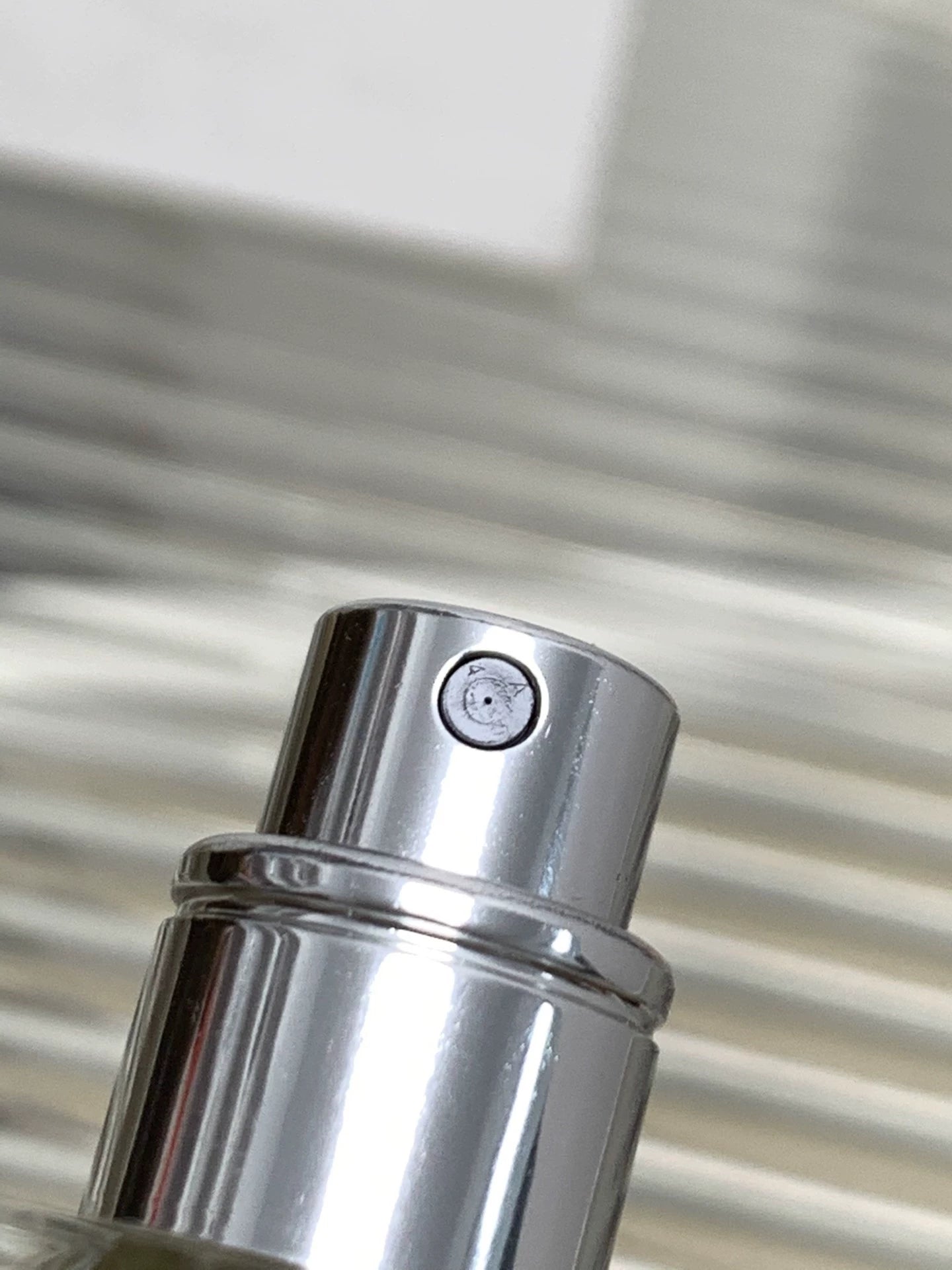 280726-7 There is box 100ml 3.4 oz
