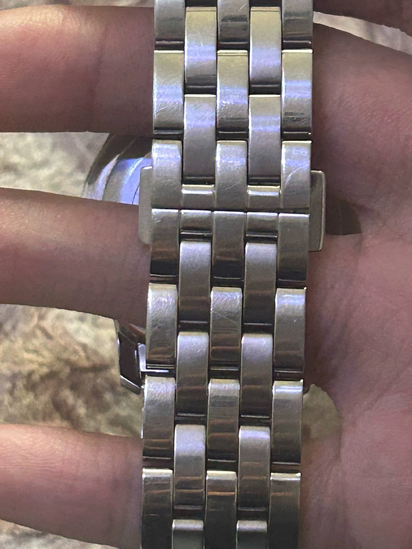 020426-watch-93 Gucci quartz watch is