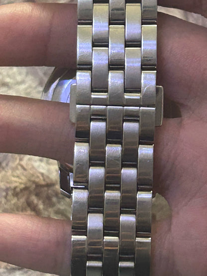 020426-watch-93 Gucci quartz watch is