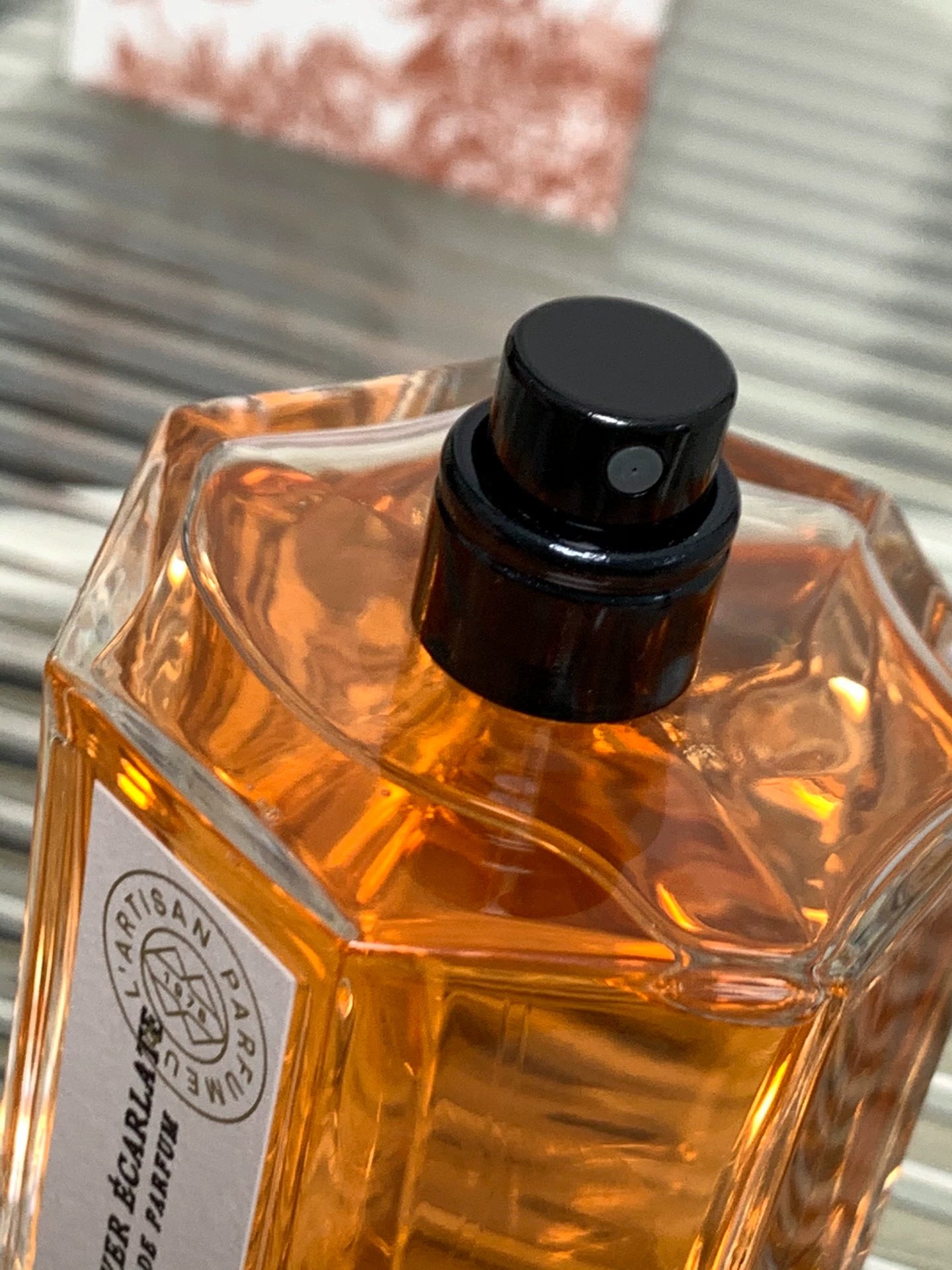 280726-139 There is box 100ml 3.4 oz